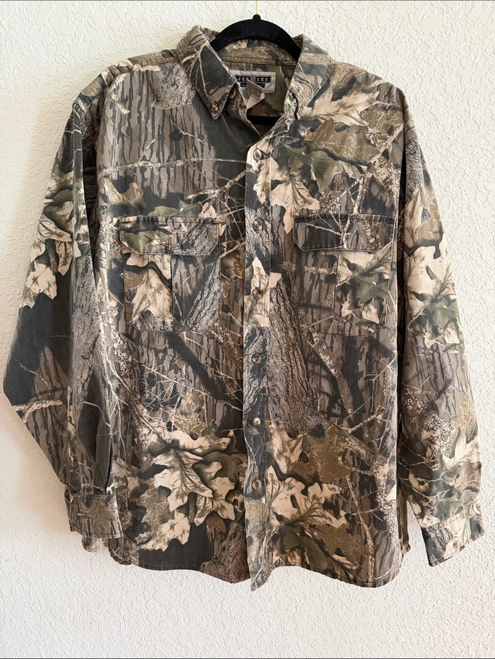 Men’s JERZEES outdoors. Mossy Oak - long sleeve button up shirt. Size: L